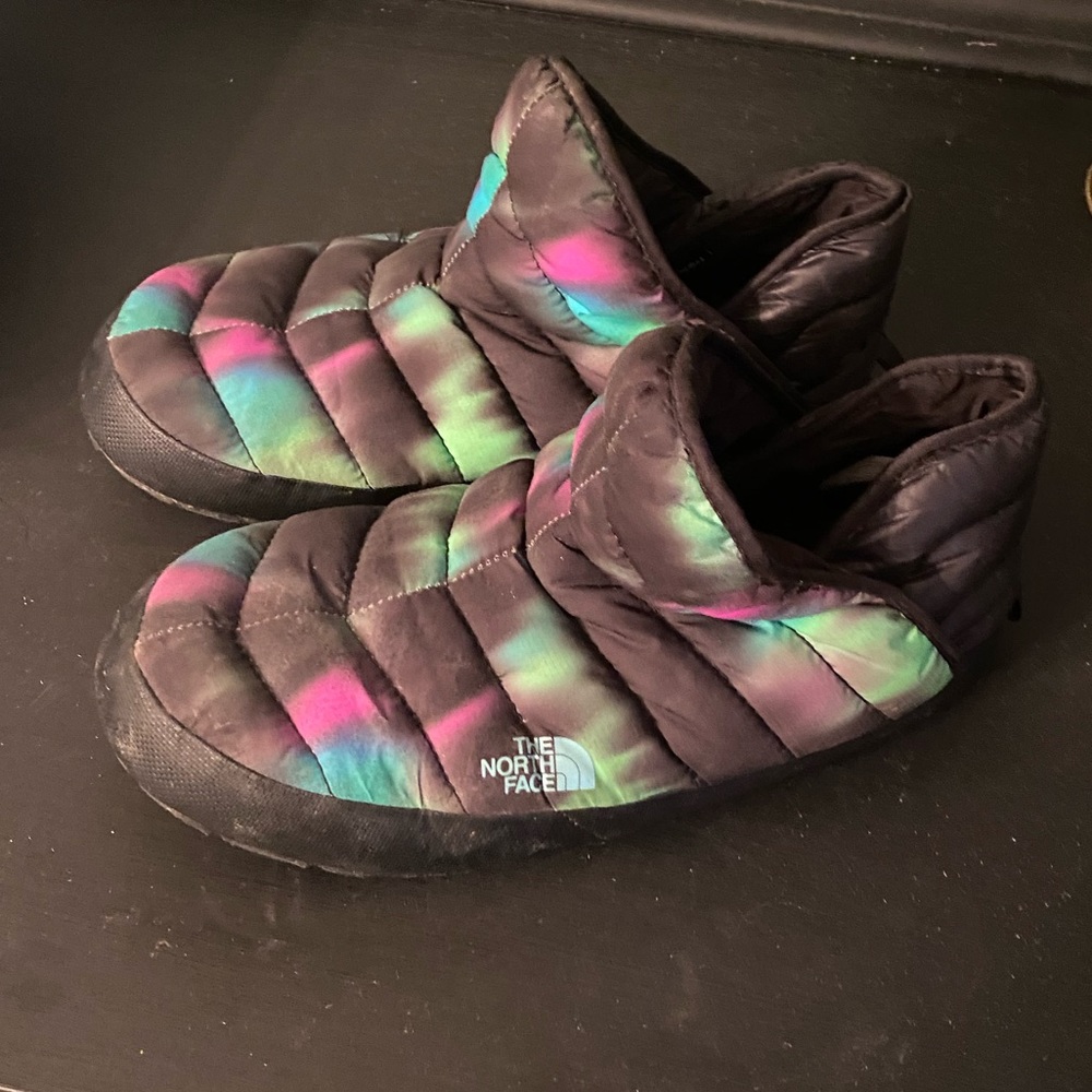 Cozy TNF The North Face thermoball traction booties Northern Lights